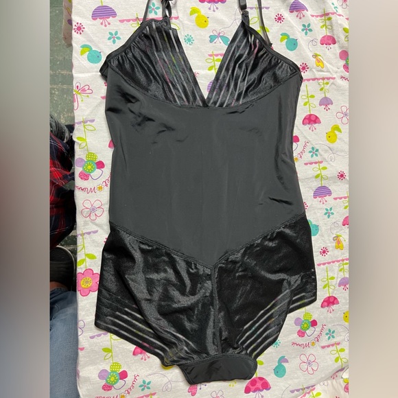 Body de sujeción fuerte Body Define™ para llevar con tu propio sujetador - Picture 2 of 8